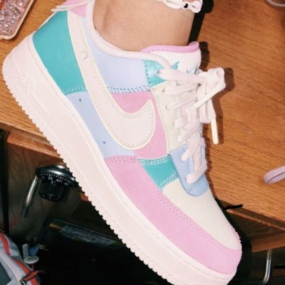 IN SEARCH OF SNEAKERS - Picture 3 of 8